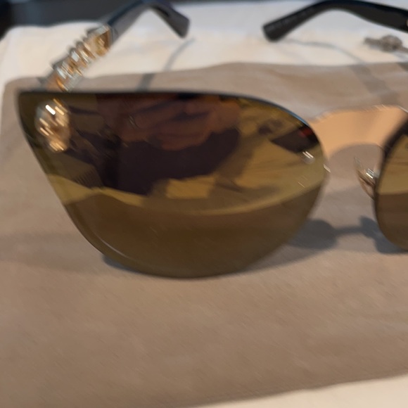 Brand new unsex sunglasses gold and brown - Picture 7 of 8
